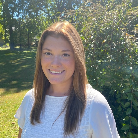 Meet your Posher, Nicole - Picture 1 of 1